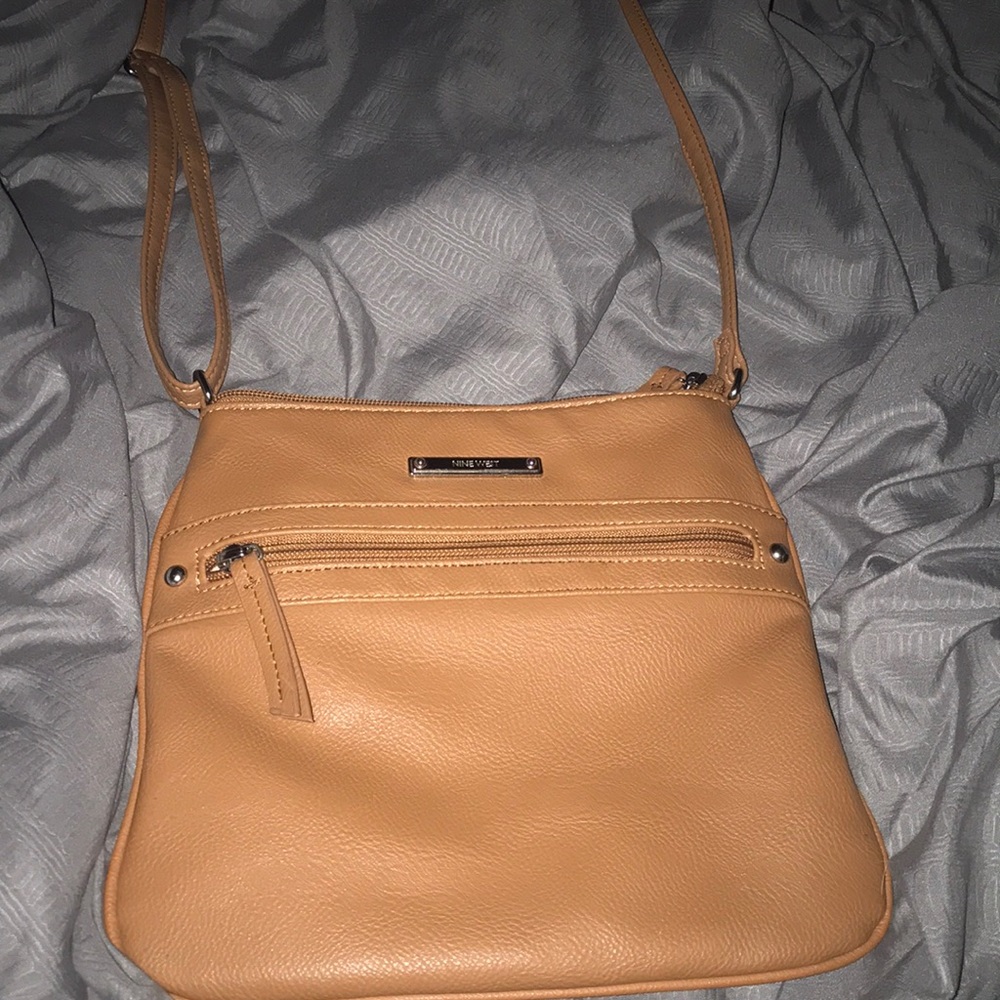 I am selling a shoulder bag